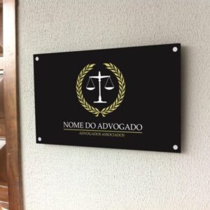Placa em acrílico preto